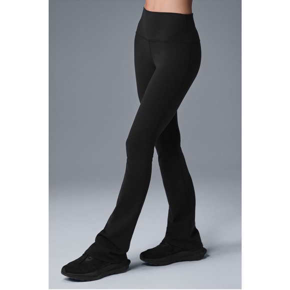 ALO Airbrush High-Waist 7/8 Bootcut Legging Black - Picture 4 of 10